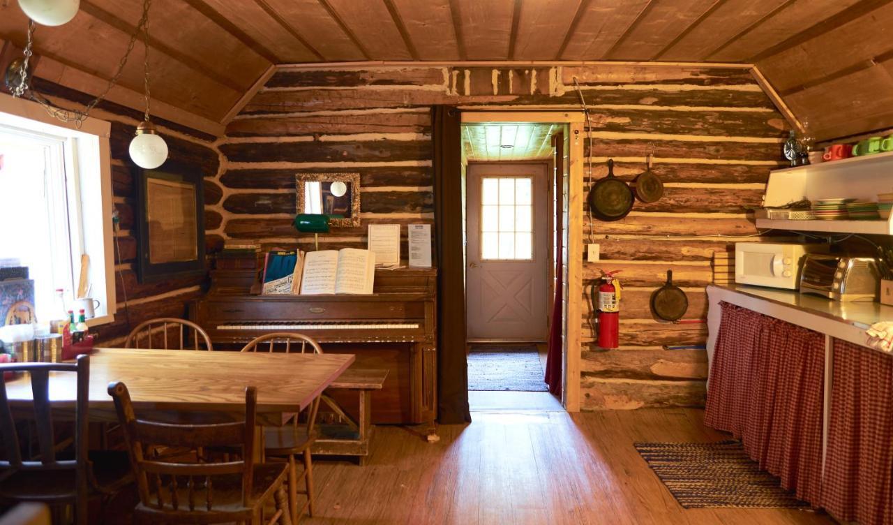 Trapper John'S Cabin & Cottages ทัลคีทนา ภายนอก รูปภาพ
